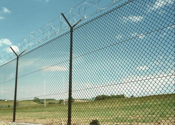 Low Carbon Iron 1.8 M Chain Link Fence , 15m Length/Roll Sports Fence Panels
