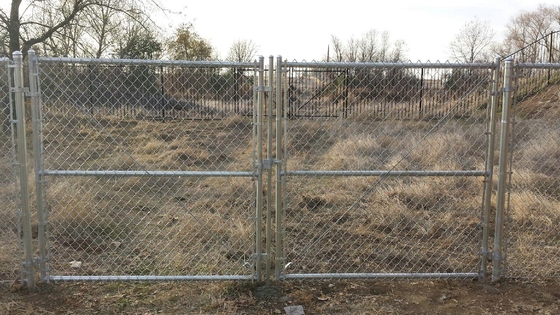 2.5mm Galvanized Diamond Wire Mesh Game 1.8 M Chain Link Fence